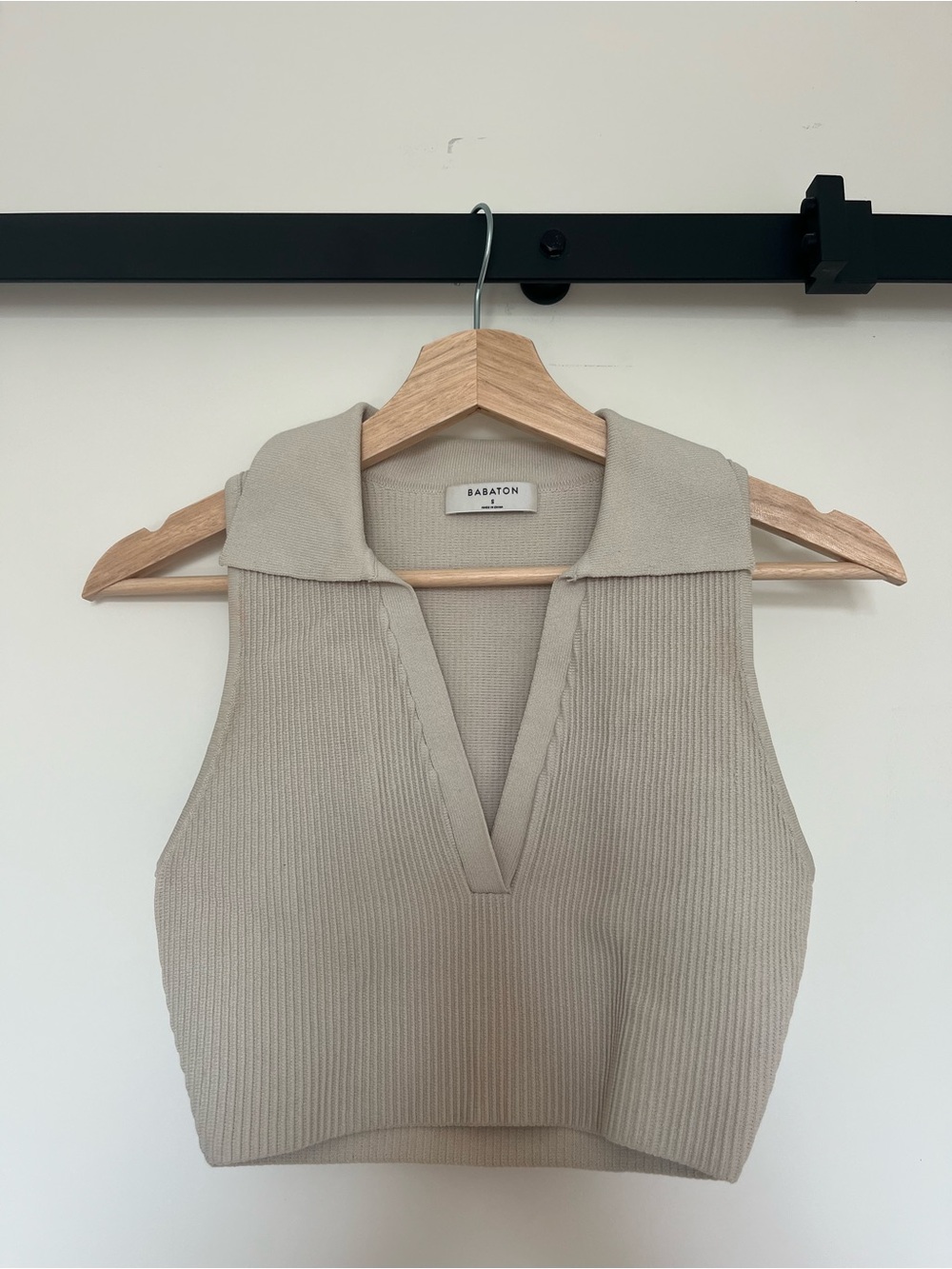 Babaton Neutral Ribbed Sleeveless Polo Crop Top